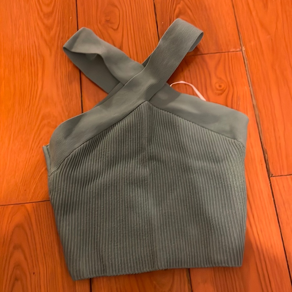 Aritzia Sculpt Knit Criss Cross Cropped Tank xs
